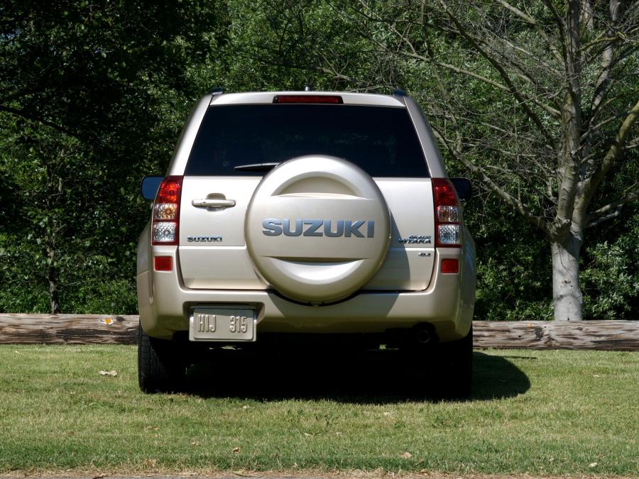  Suzuki Grand Vitara 5-Door 2005 года  (US) (фото 4 из 30)